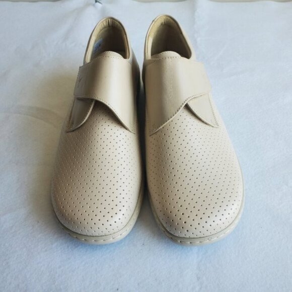 Portofino Sand Perforated Stretch Shoes Size 8 (41) NWOT - Picture 3 of 9